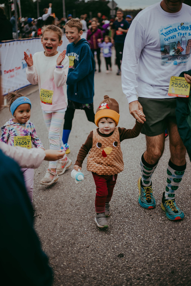 Rhonda Paver thanks families for participating in the 2018 Turkey Trot